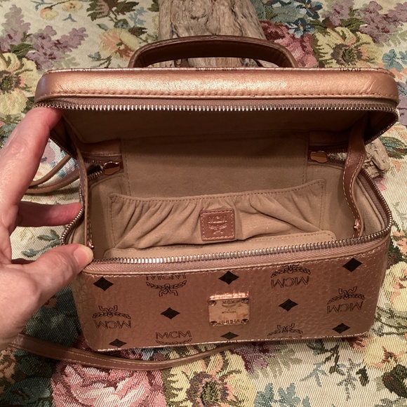 Rare MCM Rockstar Rose Gold Metallic Monogram Vanity Case Bag - Picture 4 of 10